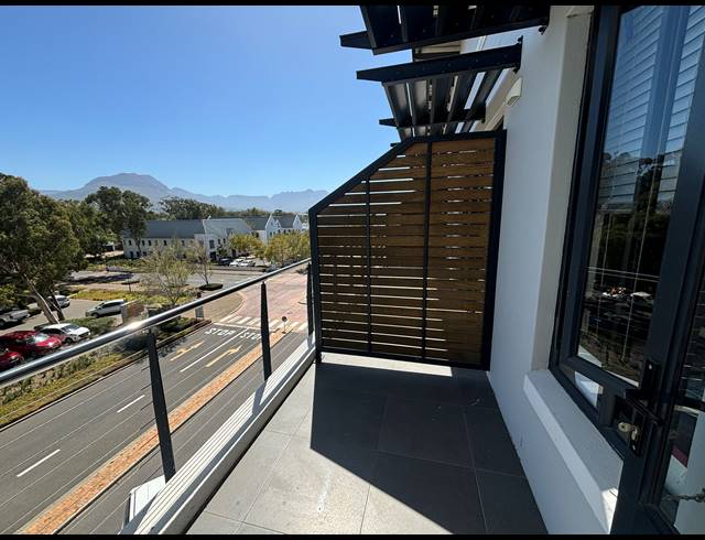 81M² OFFICE TO LET IN PAARDEVLEI